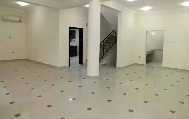 Жилой Готовая недвижимость 5 спален Н/Ф Вилла в комплексе  в аренду в Доха #9627 - 1  image 